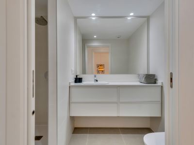 Cuarto de baño con ducha