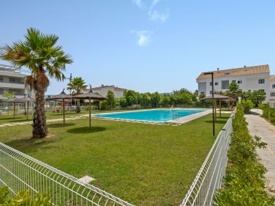 Piscina comunitaria y zonas verdes