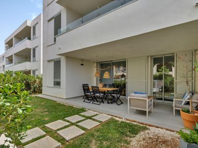 Terraza y jardín privado