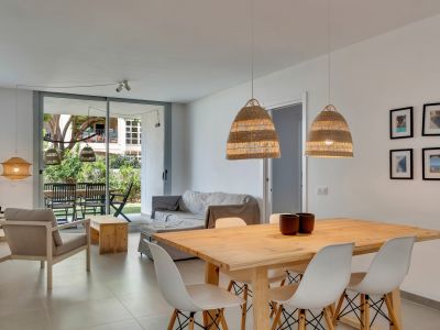 Salón-comedor con acceso al jardín