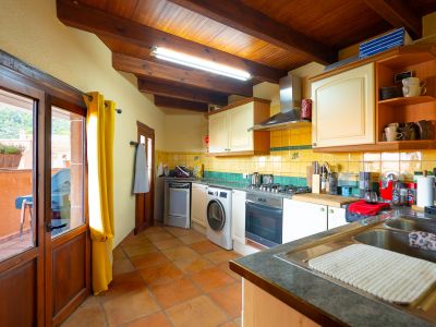 Cocina con acceso a la terraza