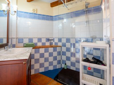 Cuarto de baño con ducha