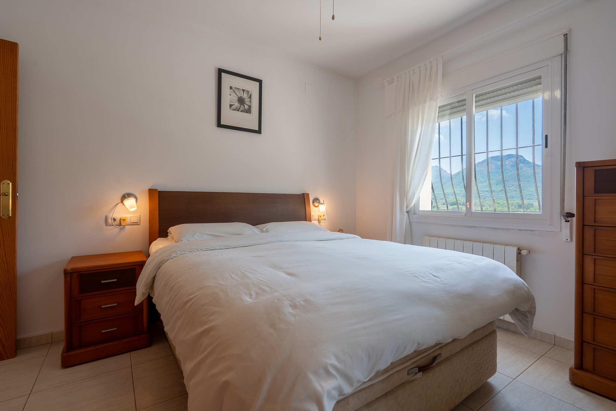 Dormitorio con vistas a la montaña