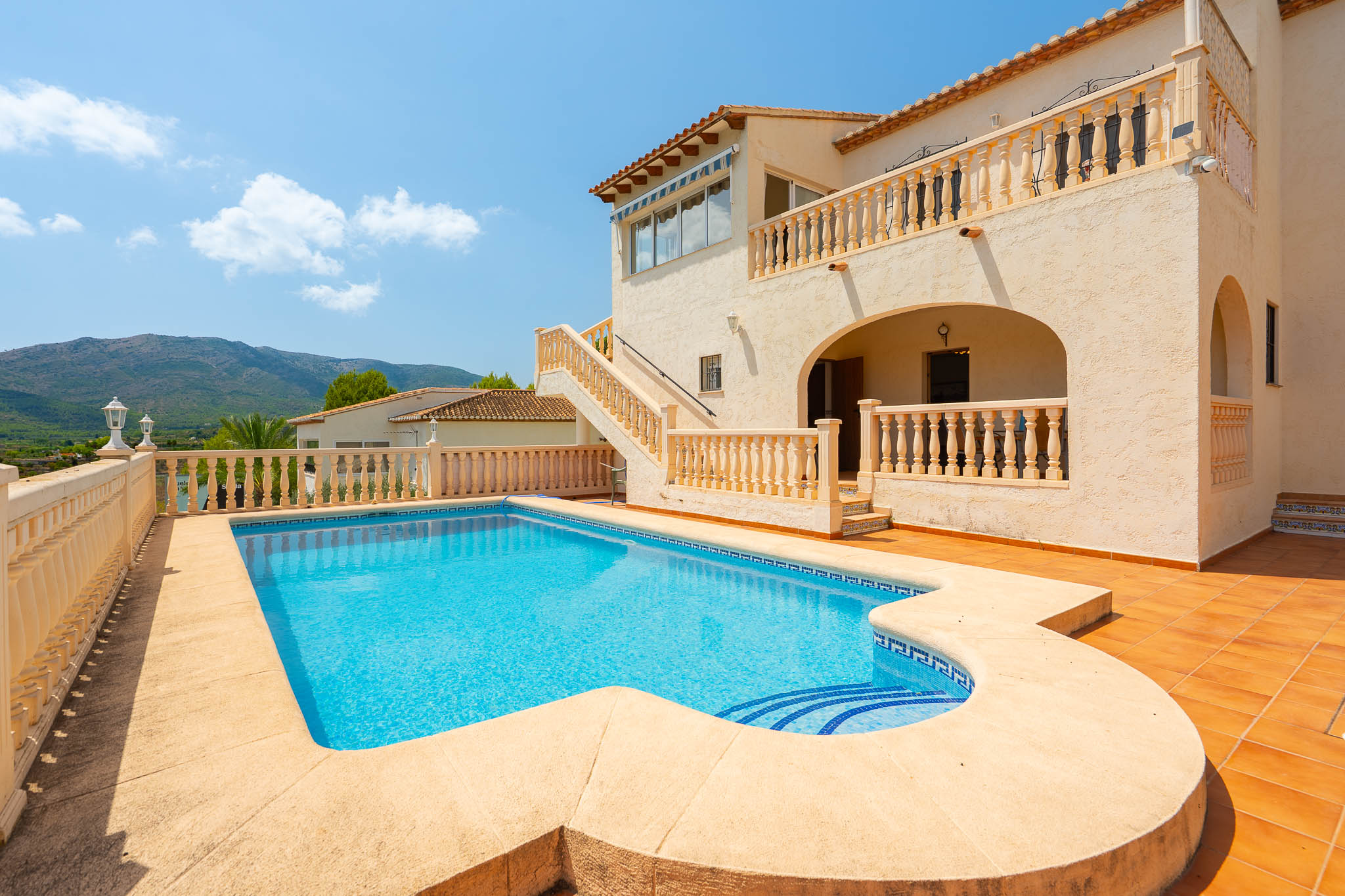 Piscina privada y terraza
