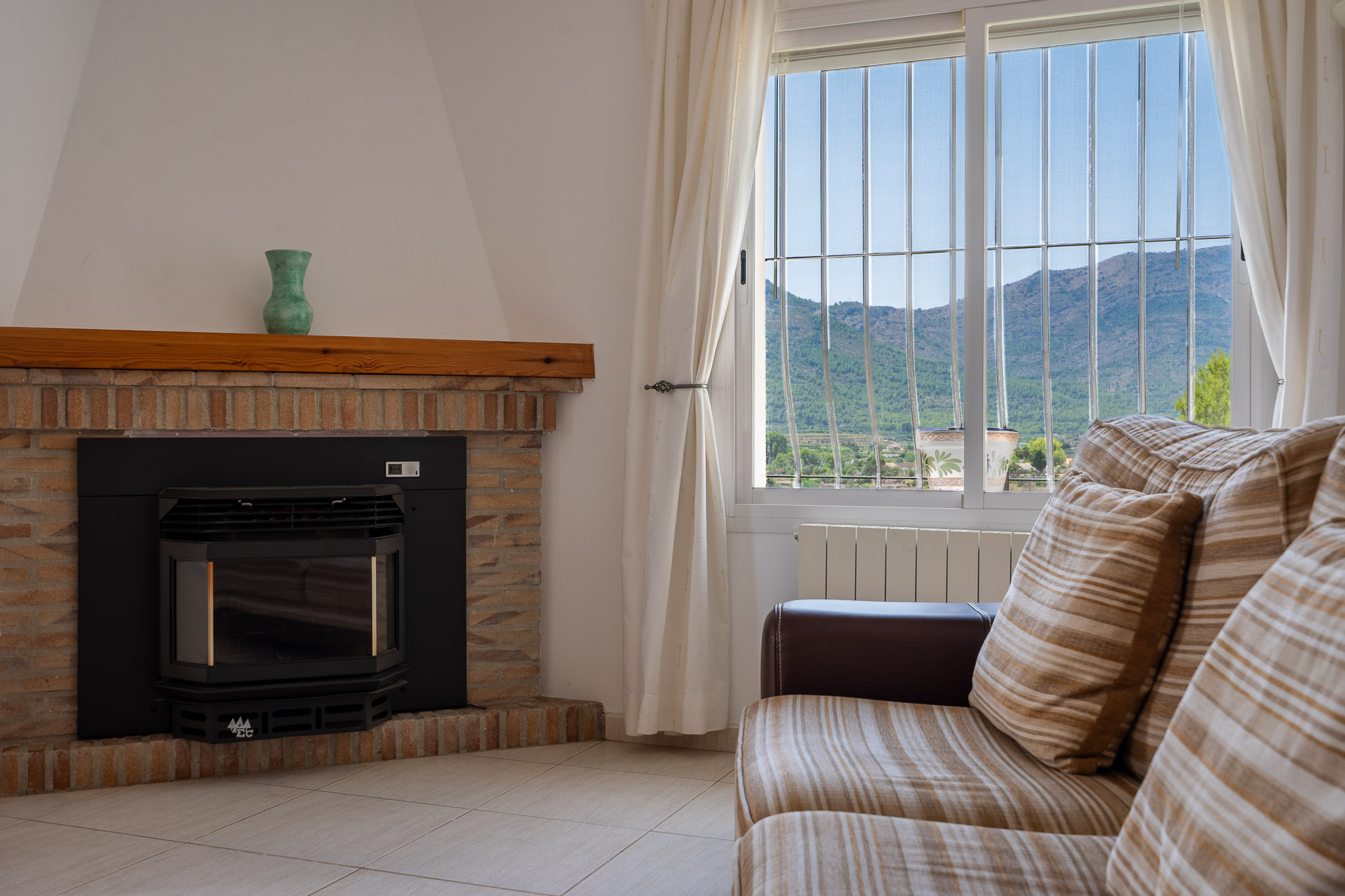 Salón con chimenea