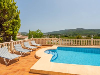 Terraza de la piscina con vistas