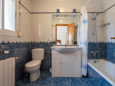 Cuarto de baño con bañera