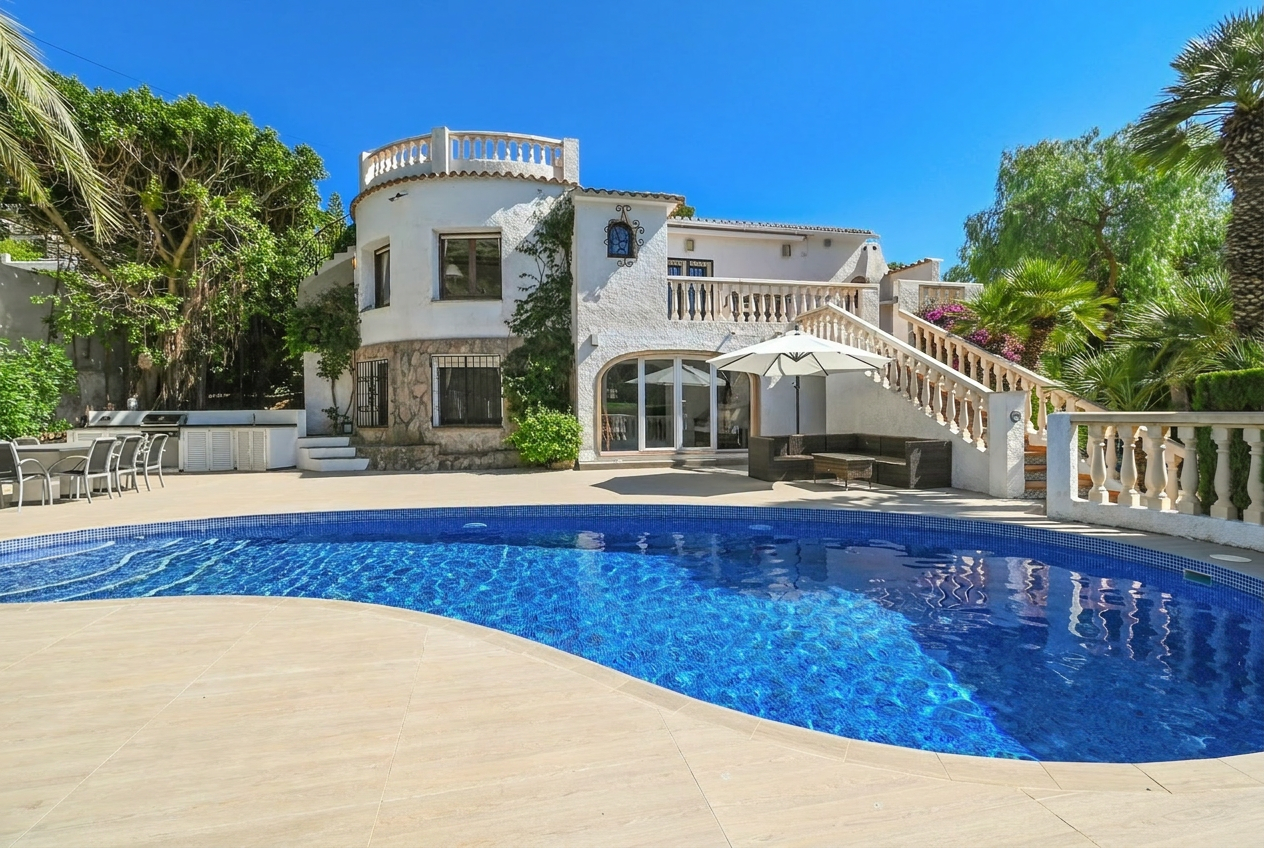 Villa tradicional en venta con piscina privada en Jávea Villa tradicional en venta con piscina privada en Jávea
