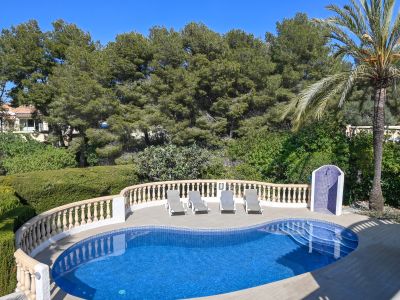 Villa tradicional en venta con piscina privada en Jávea