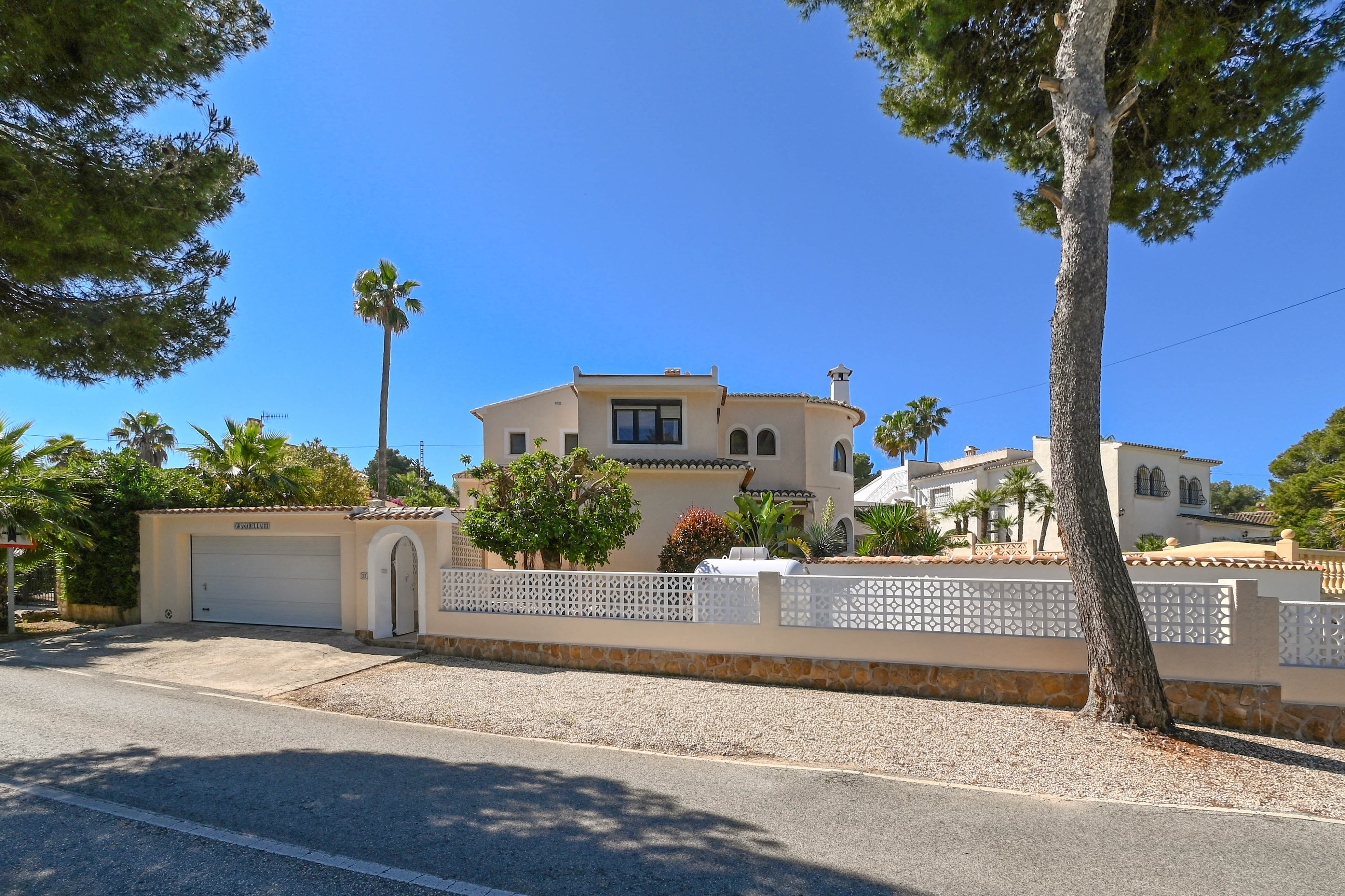 Villa en venta en Javea Granadella con piscina y jardin Villa en venta en Javea Granadella con piscina y jardin