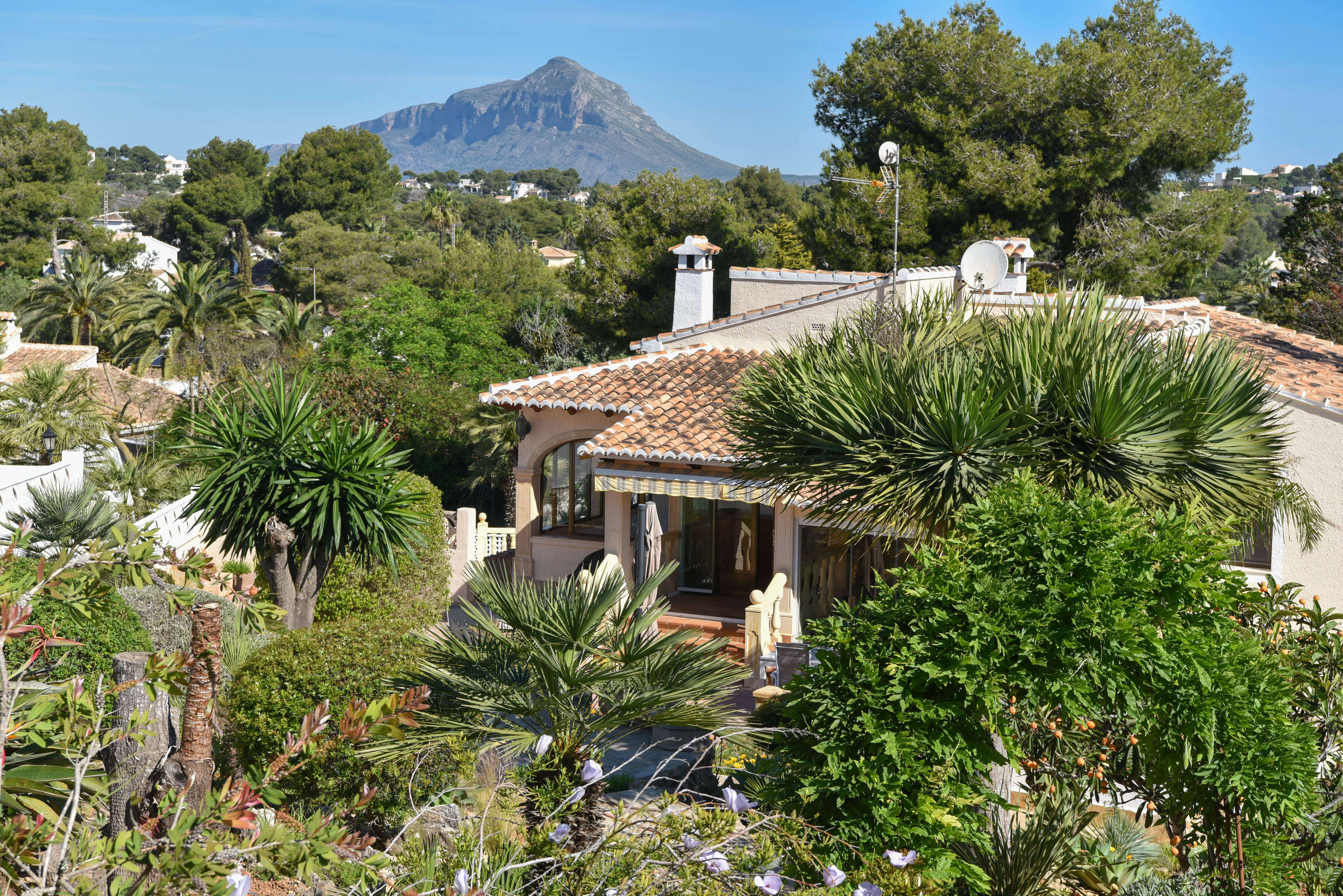 Villa en venta en Javea Granadella con piscina y jardin Villa en venta en Javea Granadella con piscina y jardin