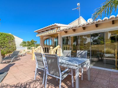 Villa en venta en Javea Granadella con piscina y jardin