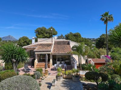 Villa en venta en Javea Granadella con piscina y jardin
