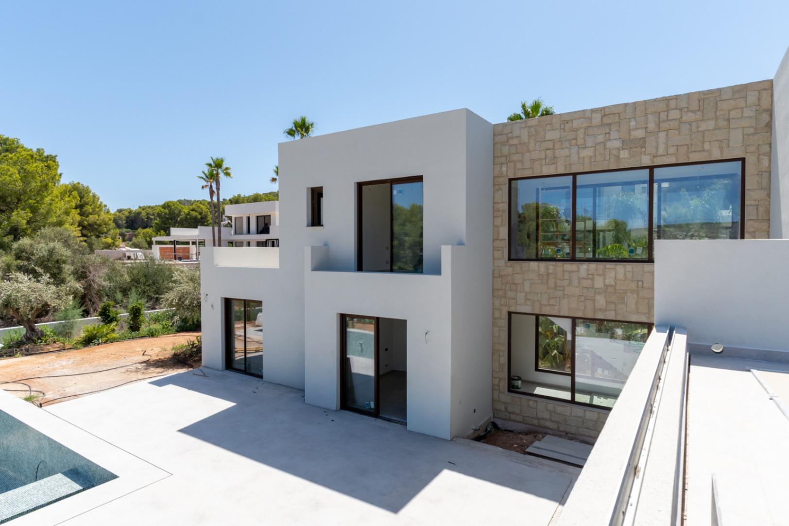Exterior de la villa con terraza Exterior de la villa con terraza