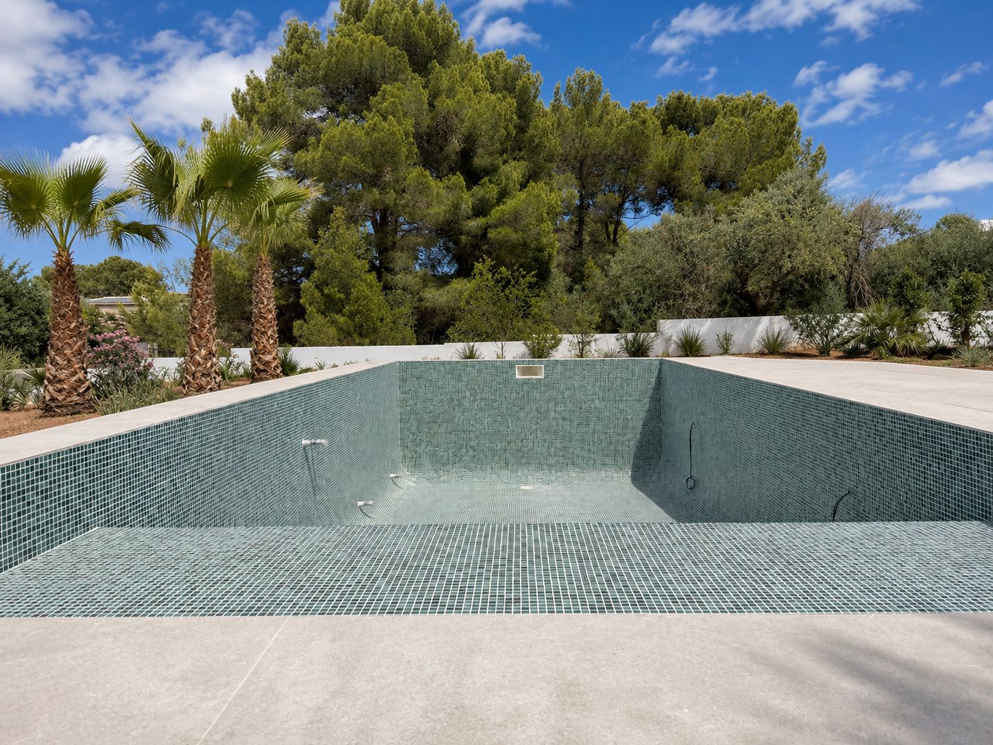Piscina y jardín Piscina y jardín