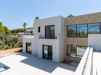 Exterior de la villa con terraza