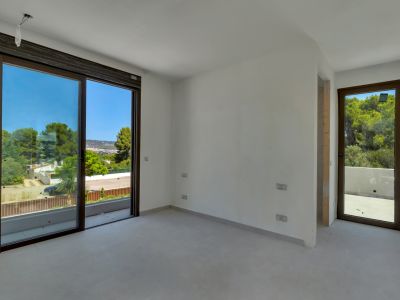 Dormitorio con acceso a terraza
