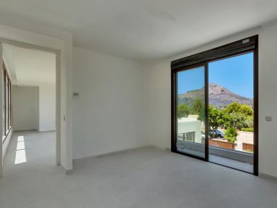 Dormitorio con vistas a la montaña
