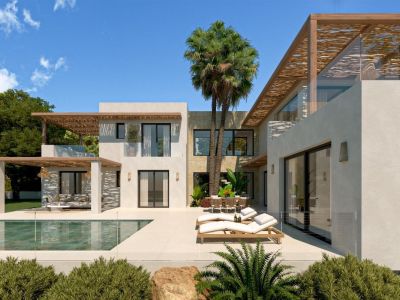 Exterior de la villa con piscina