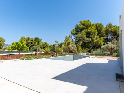 Terraza exterior con piscina