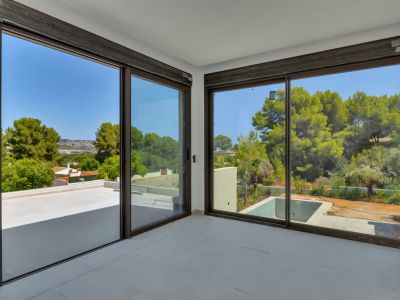 Dormitorio con acceso a terraza