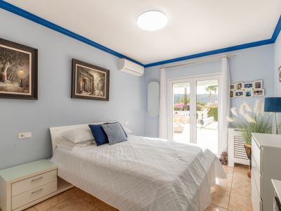 Dormitorio con acceso a la terraza