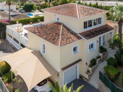 Vista exterior de la villa