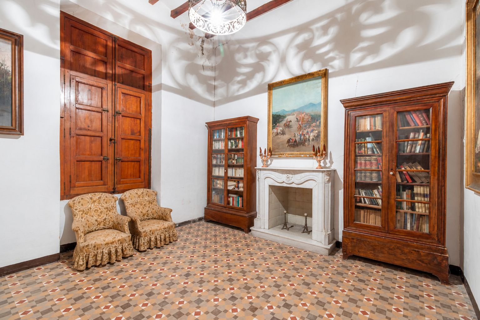 Salón con chimenea