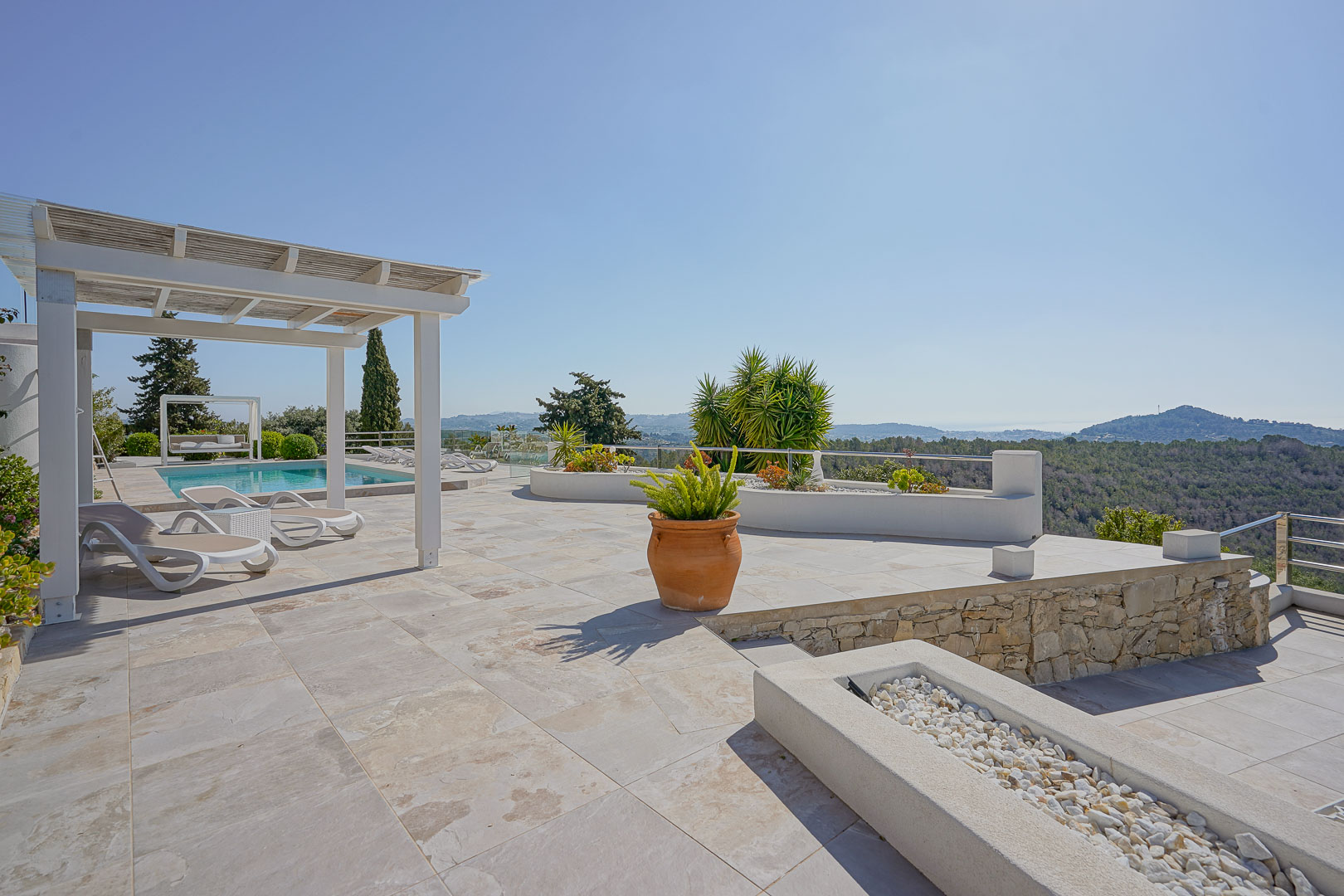 Terraza con piscina y vistas