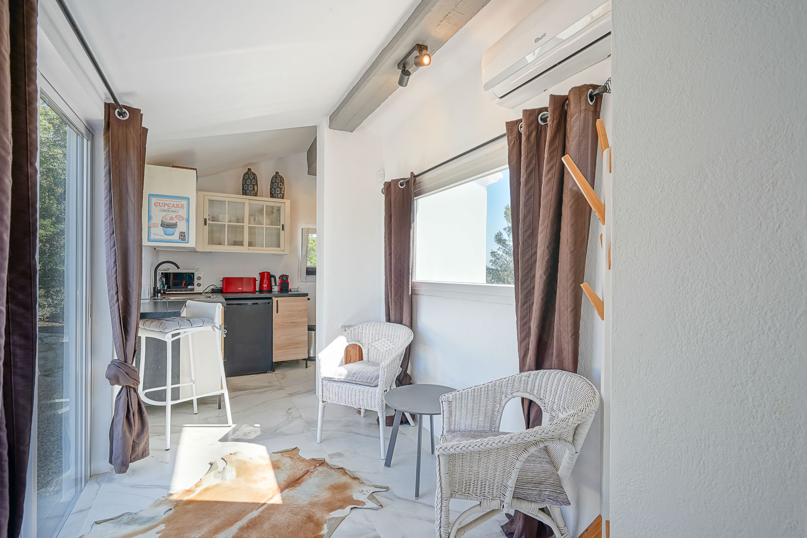 Casa de invitados: salón y cocina