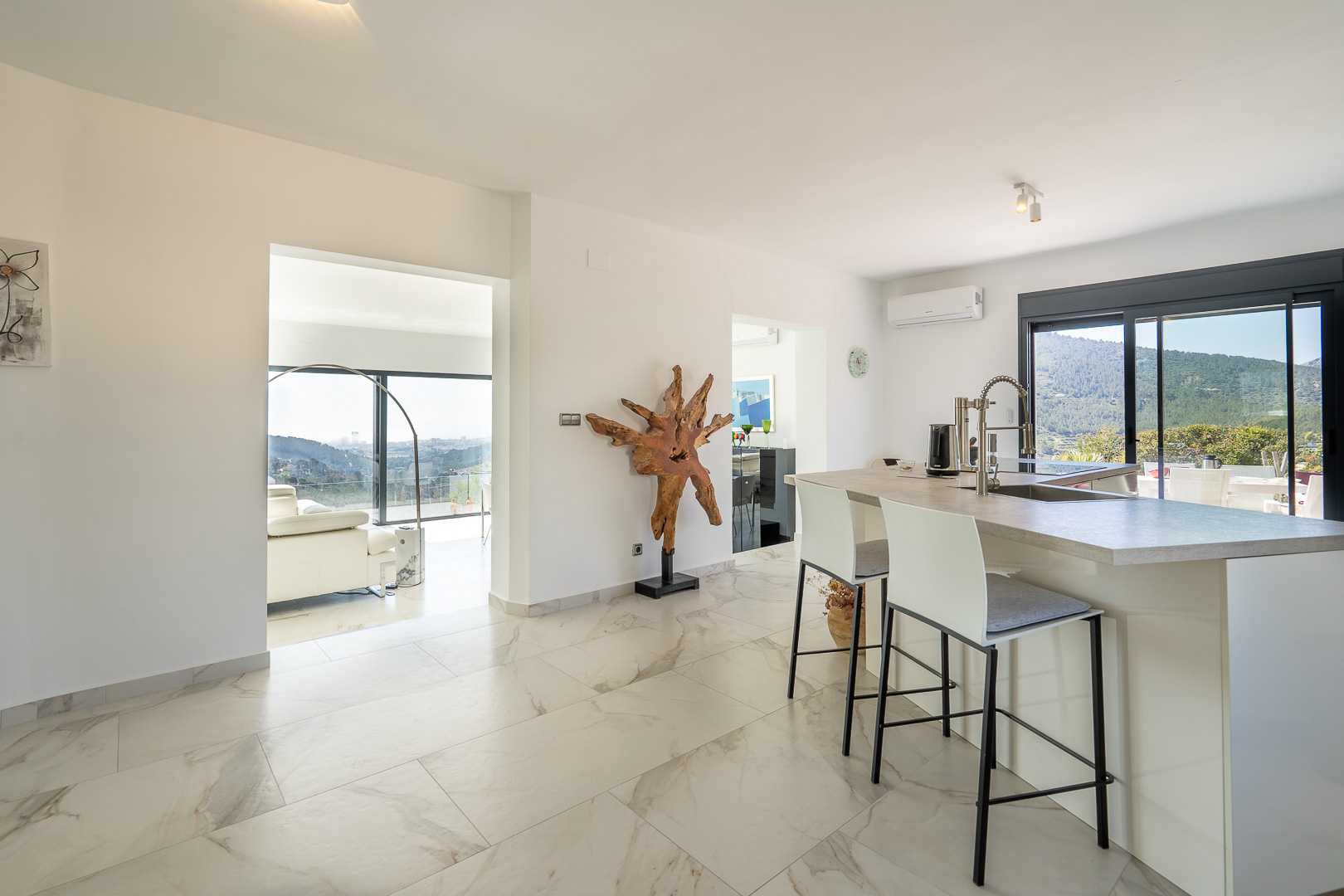 Cocina abierta y salón