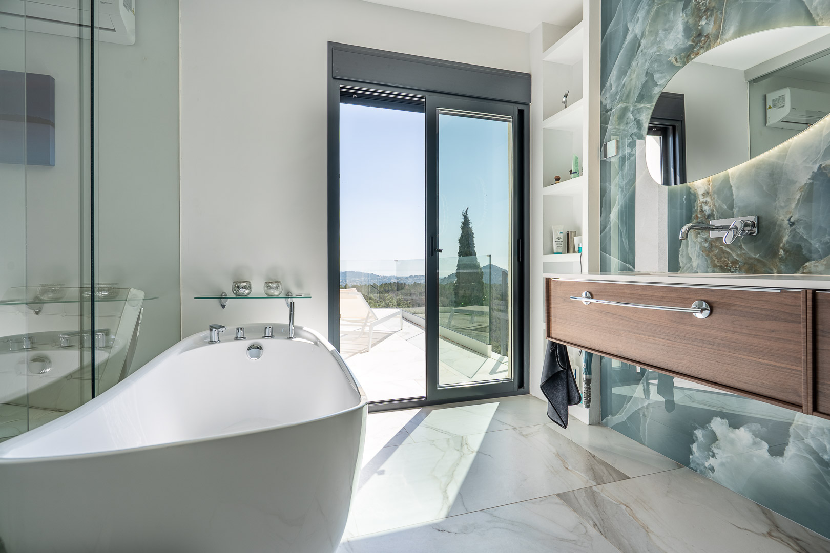 Baño en suite con terraza