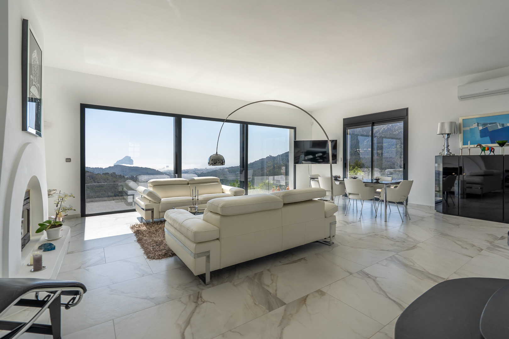 Salón-comedor con vistas panorámicas