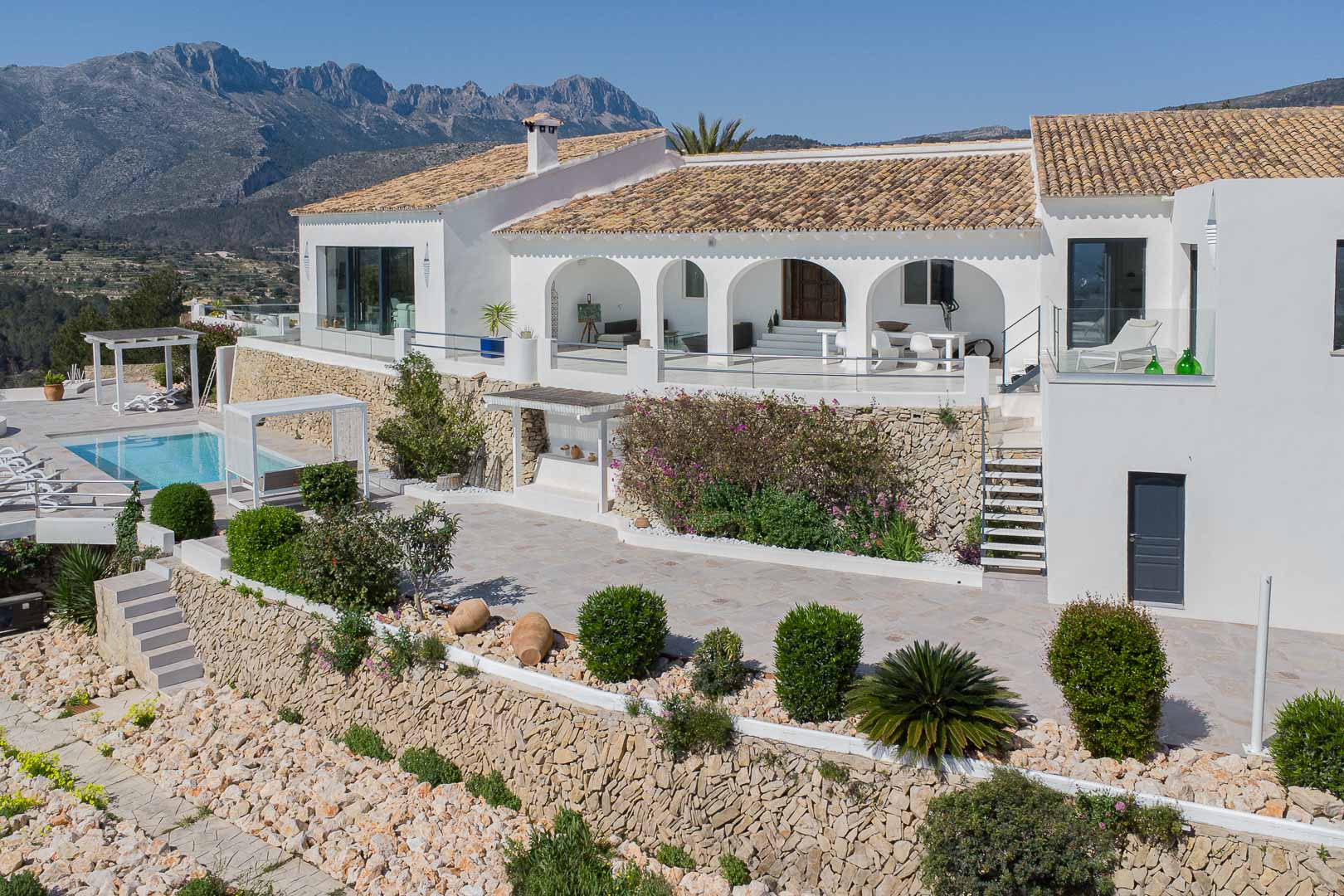 Exterior de la villa y terrazas