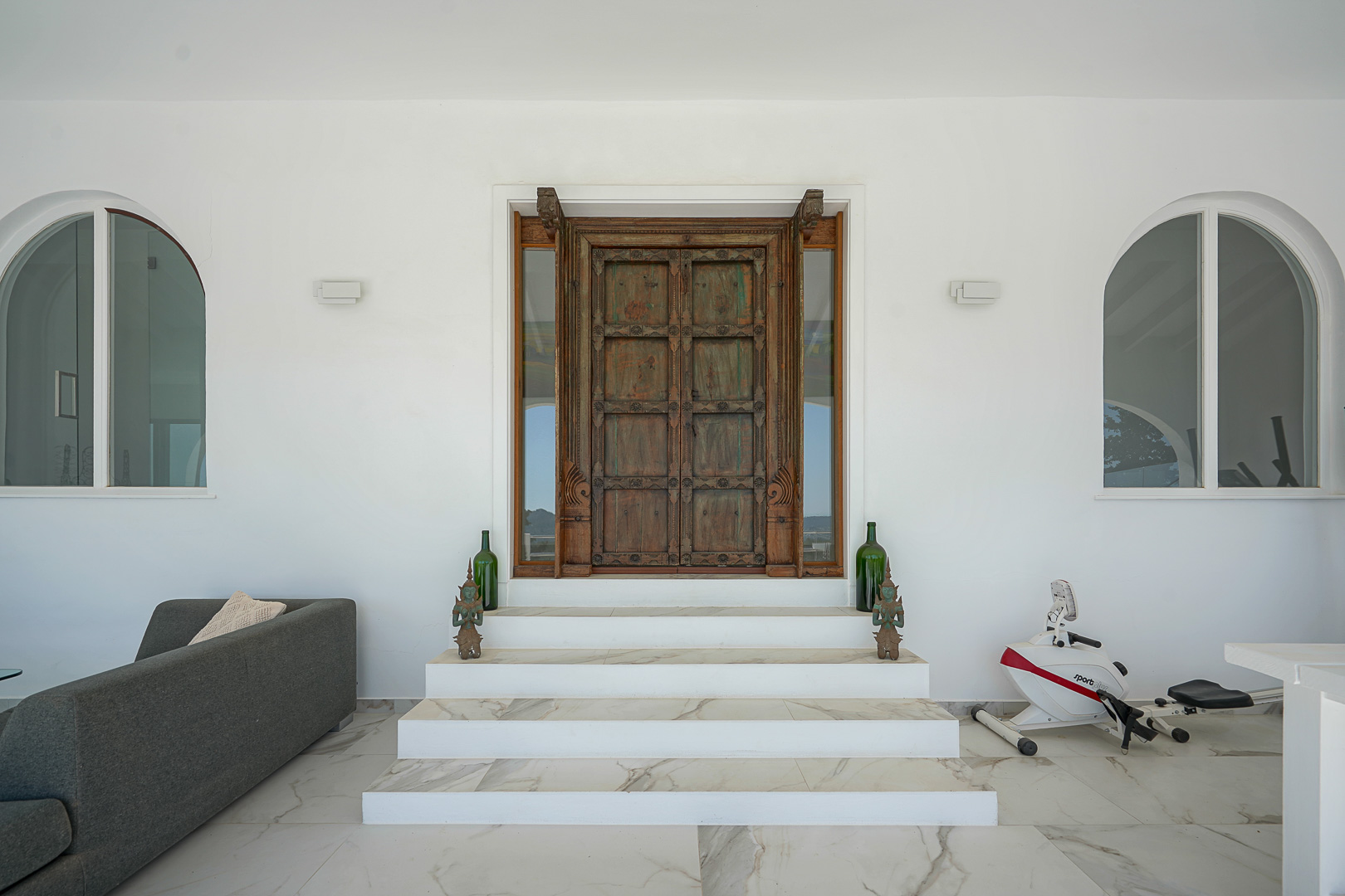 Entrada principal de la villa