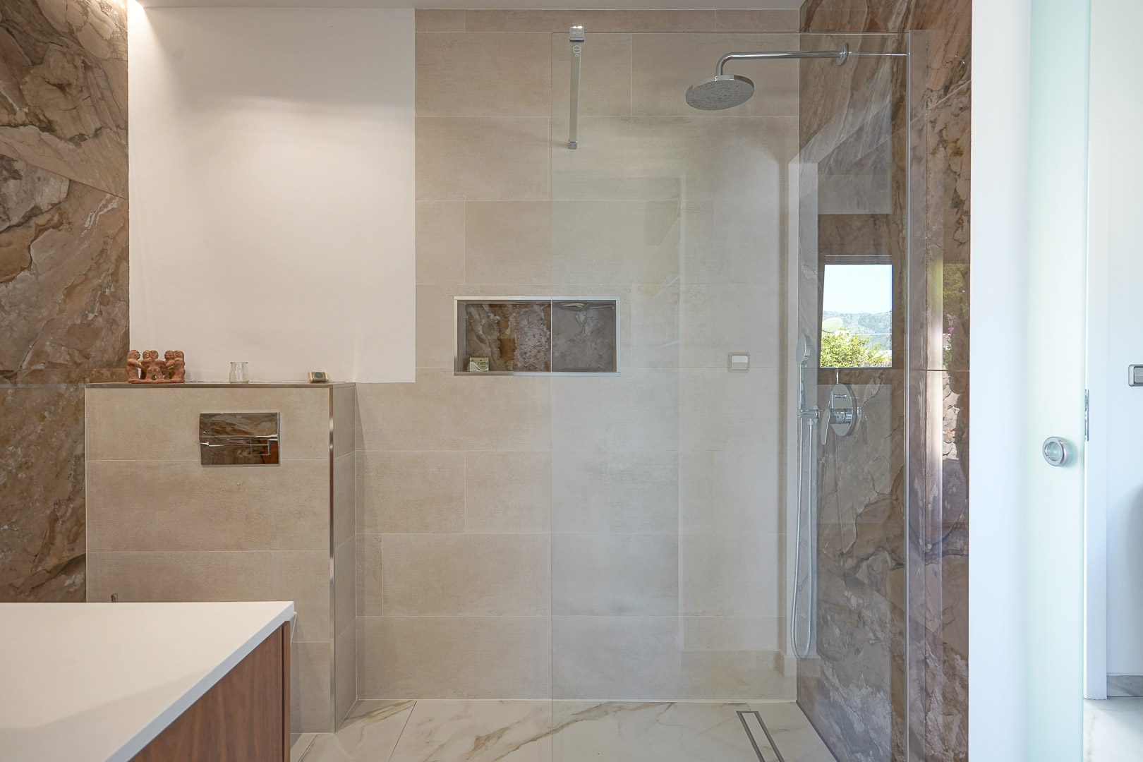 Cuarto de baño con ducha
