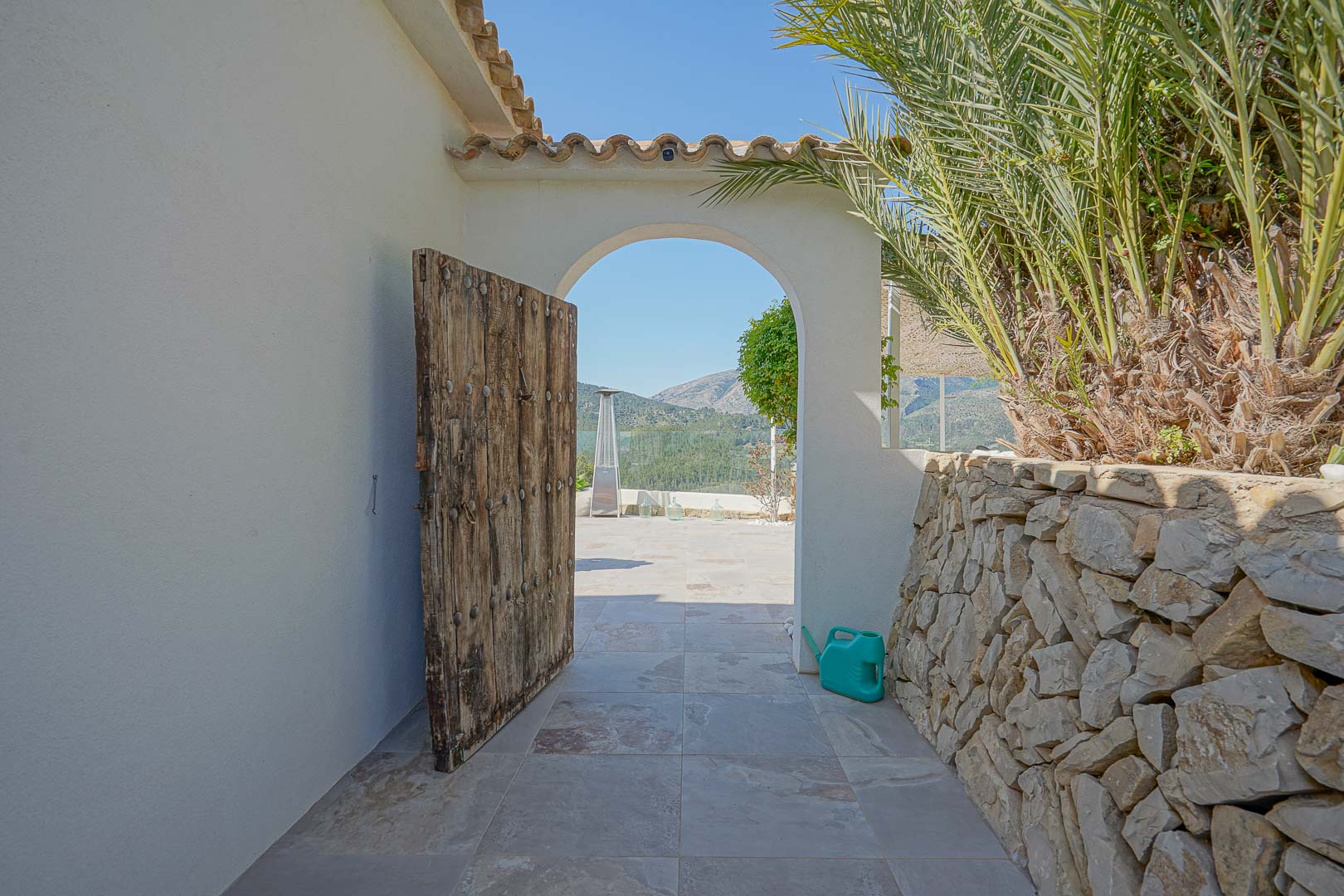 Entrada en arco a la terraza