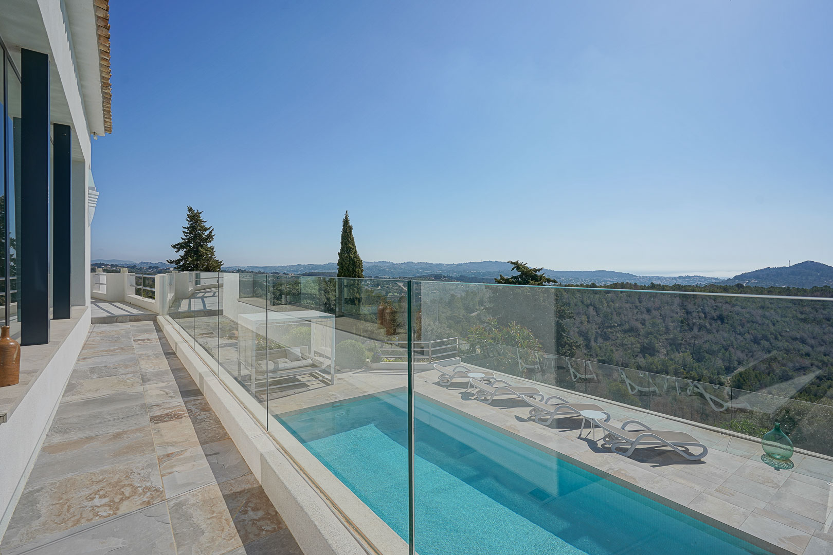 Terraza y piscina con vistas