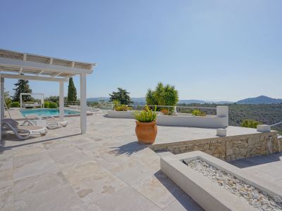 Terraza con piscina y vistas