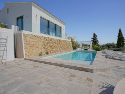 Piscina y terraza