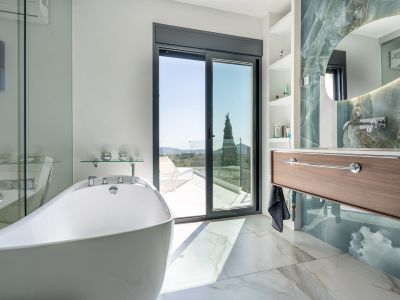 Baño en suite con terraza