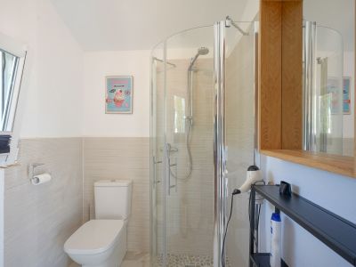 Cuarto de baño con ducha