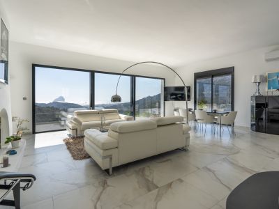 Salón-comedor con vistas panorámicas