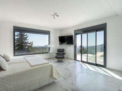 Dormitorio con acceso a terraza