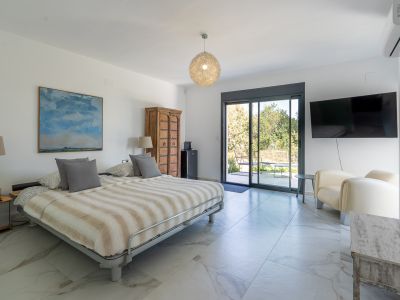 Dormitorio con acceso a terraza