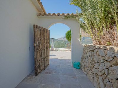 Entrada en arco a la terraza