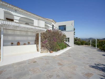Terraza exterior y fachada