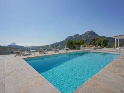 Piscina con vistas panorámicas