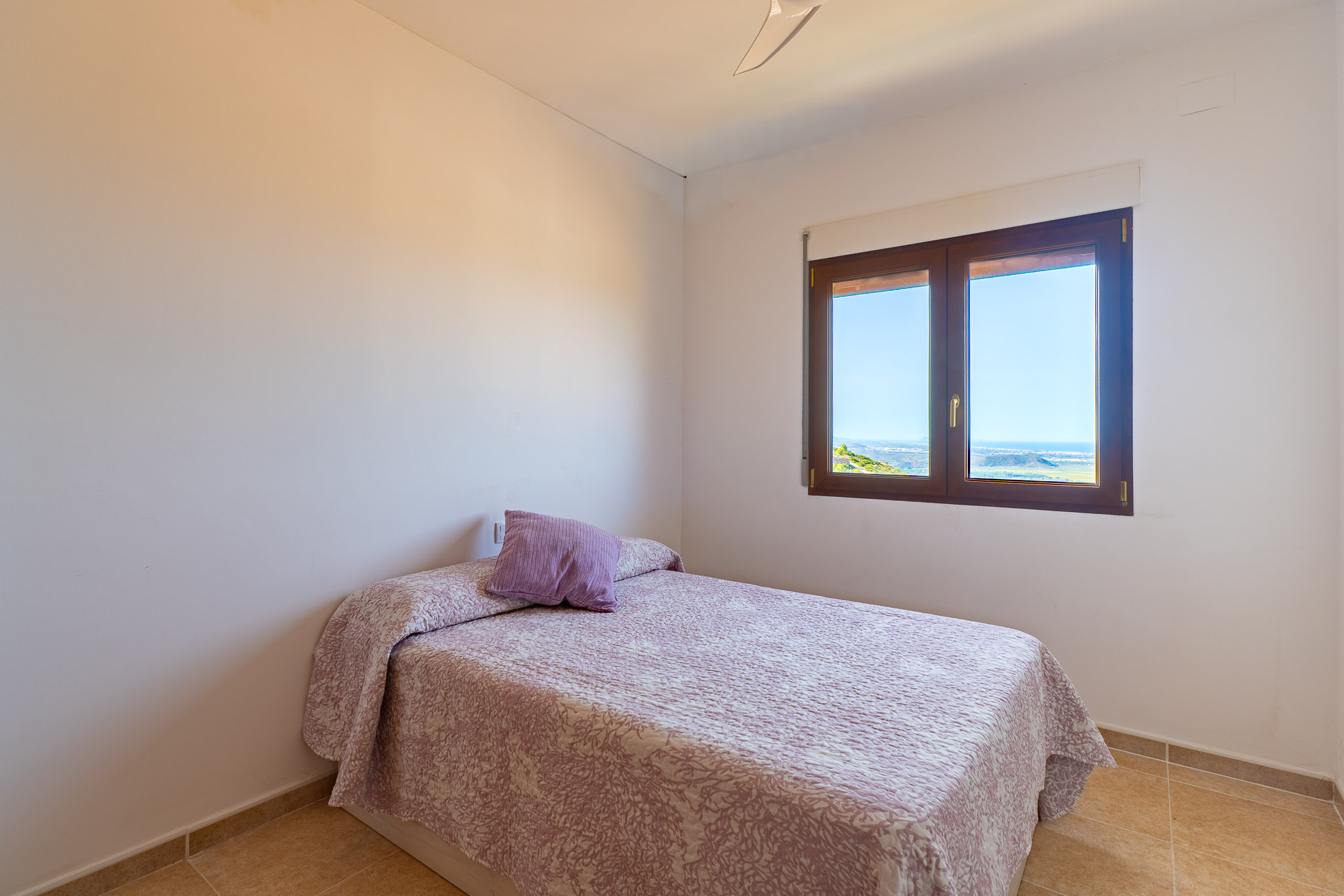 Dormitorio con vistas