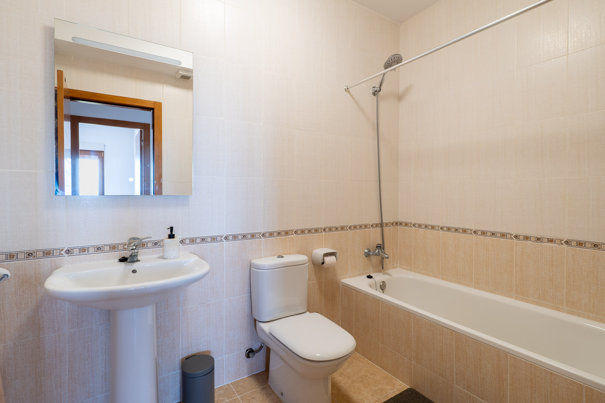 Cuarto de baño con bañera
